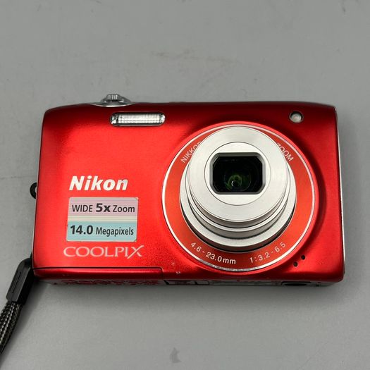 Nikon Coolpix S3100 14MP Digital Camera Red - Boxed - Full Kit