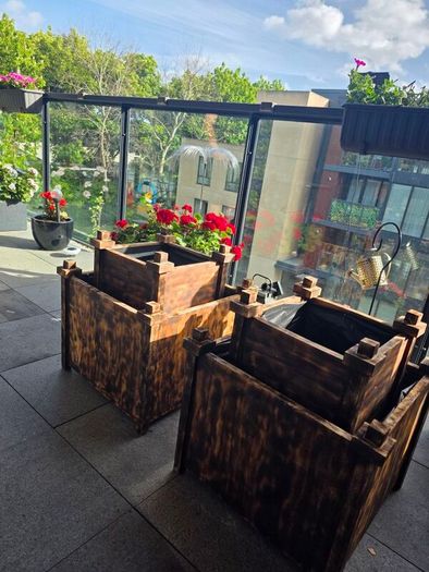 4 oak wooden planters
