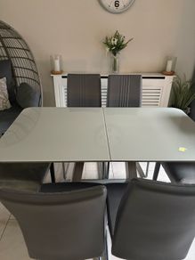 Table and Chairs x6