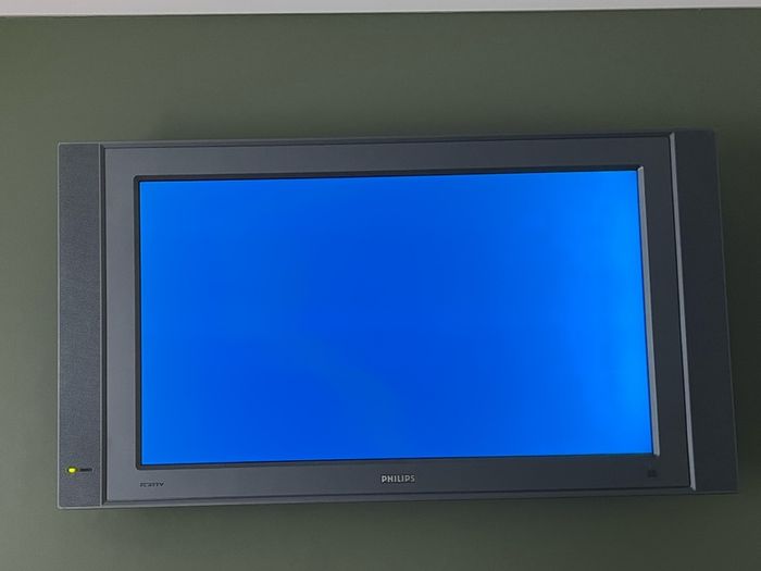 Philips 32" TV Main Board + Wall Bracket