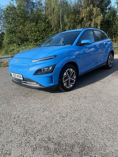 Hyundai kona EV premium 2022 64kw h long range now