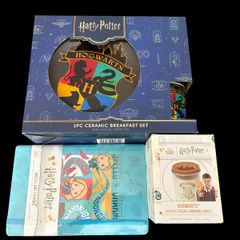 Harry Potter Bundle Colour Changing Candle, Spell Book & Breakfast Set