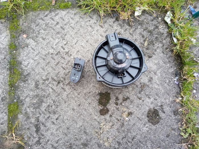 Toyota Corolla E11 3 Door Hatchback 97-02 Fan Blower Motor & Resistor Card