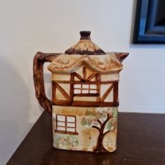 vintage teapot thatch