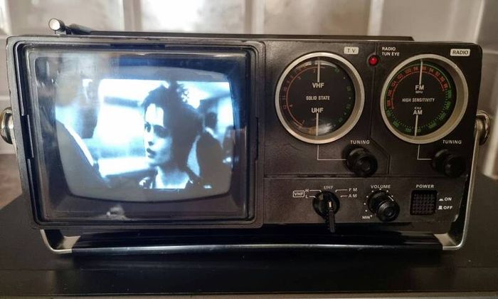 From 1978 CROWN 5TV-525R TV AND RADIO, Made in Japan, full working.