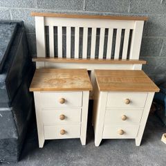 Single bed and 2 bedside lockers