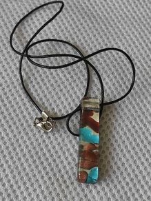 Glass pendant necklace