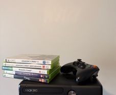 Xbox 360s 250gbHdd and games( plug n play )