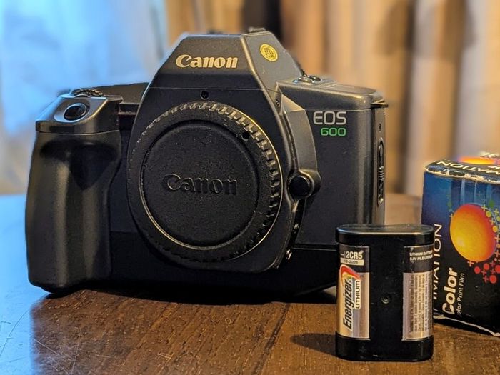 Canon EOS 600 35mm Film Camera (not 620 / 650)