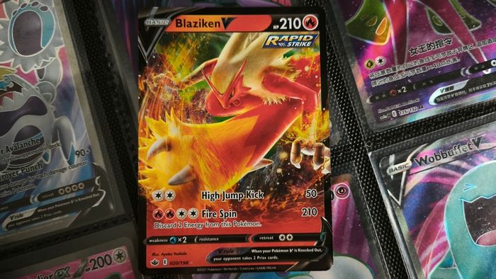 Blaziken V ! Ultra Rare ! from Chilling Reign Set ! 2021 ! Pokemon Card !