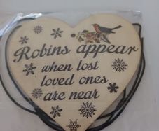 Bnwt wooden heart robin