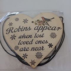 Bnwt wooden heart robin