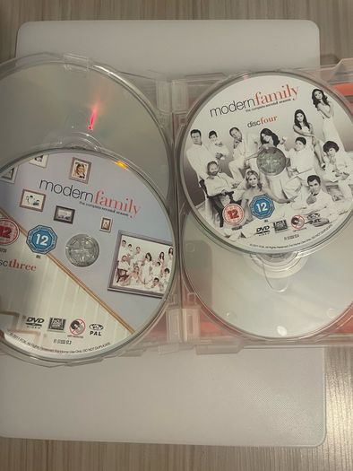 DVD boxset of modern family the complete seasons 1-3 11 discs 72 episodes