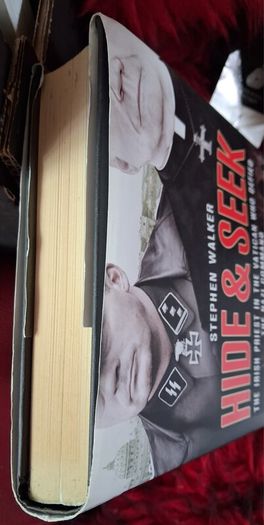 Hide & Seek / The Irish Priest in the Vatican who defied The Nazi Command / Stephen Walker /1st ed./ 2011