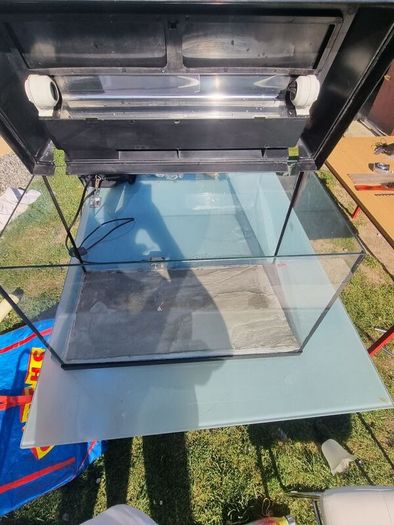 Small Aquarium / Terrarium With Light Lid