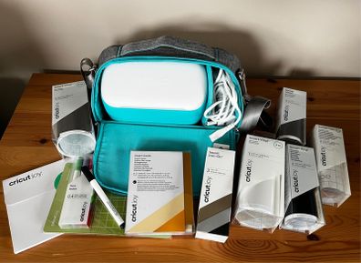 Cricut Joy Ultimate Starter Bundle + Carry Case & Materials