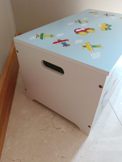 Childs storage trunk