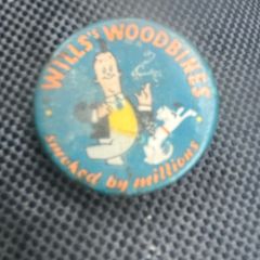Rare Wills woodbines  clip on badge