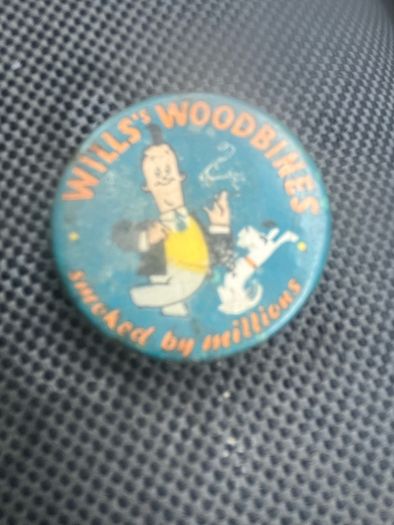 Rare Wills woodbines  clip on badge