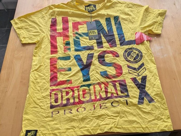 Henleys t-shirt in large for sale