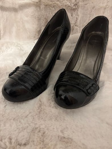 J.R. Collection black patent court shoes