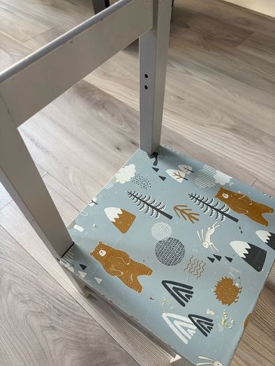 kids table and chairs