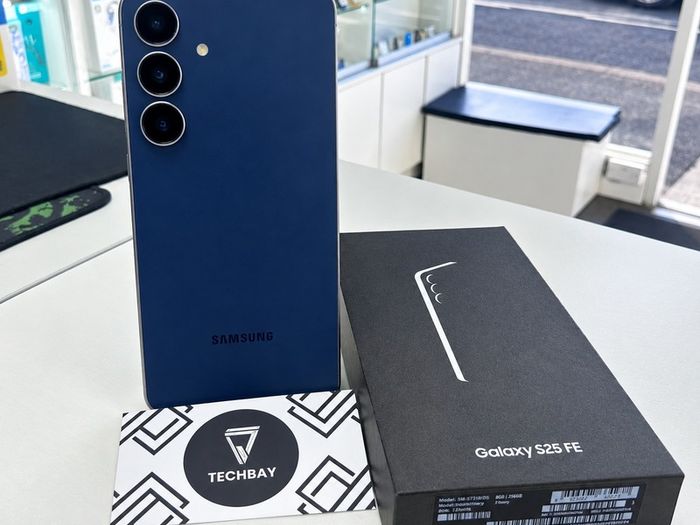 Samsung 25 FE Samsung 25 FE Samsung 25 FE