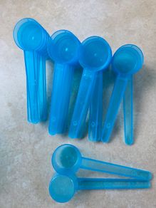 23 Plastic Spoons