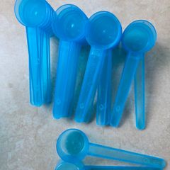 23 Plastic Spoons