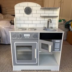 Play Kitchen