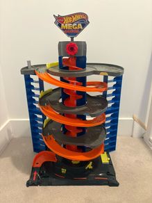 Hot Wheels city mega garage