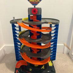 Hot Wheels city mega garage