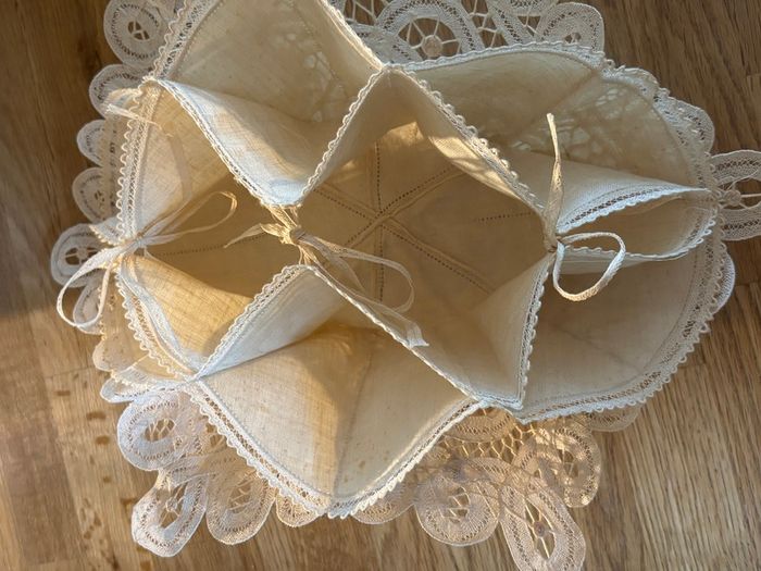 Vintage Lace Bread Roll Holder