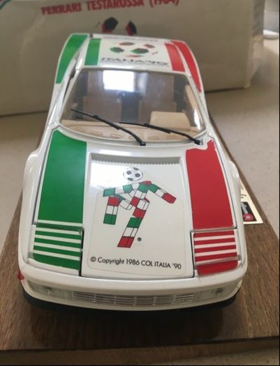 Italia 1990 Ferrari Testarossa 1/18 Burago
