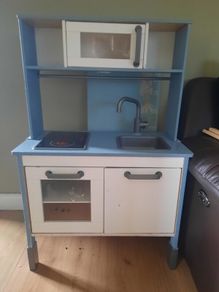 Play kitchen
