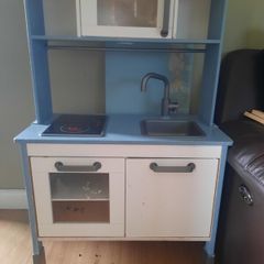 Play kitchen