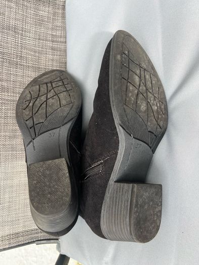 Ladies boots size 4 like new