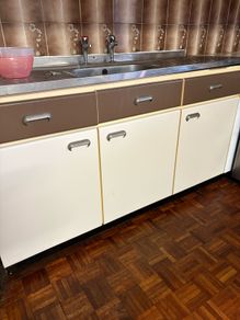 retro kitchen