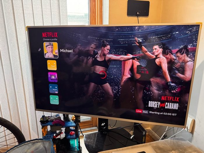 Philips 49' telly with stand