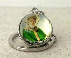 St Patrick Glass Globe Keyring