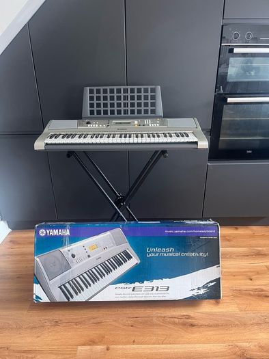 Yamaha PSR E313