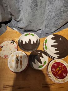 26 piece Christmas dinner set.