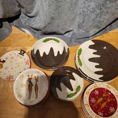 26 piece Christmas dinner set.