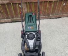 push petrol lawn mower with Briggs and Stratton engine very reliable starts easy runs perfect