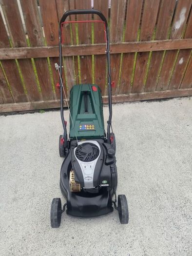 push petrol lawn mower with Briggs and Stratton engine very reliable starts easy runs perfect