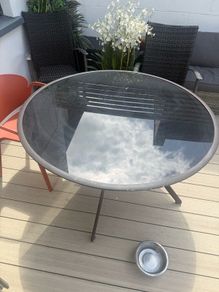 outdoor round table