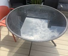 outdoor round table