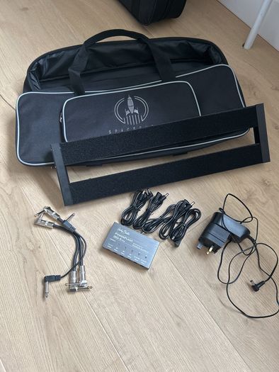 Harley Benton pedalboard and power supply