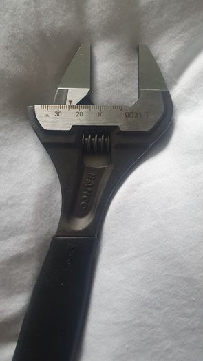 Xtra slim wrench