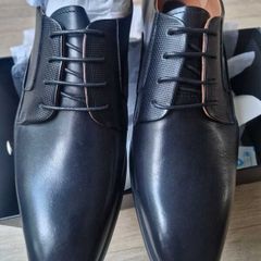 Pair of Men's Leather Shoes - Size 10 (Black)